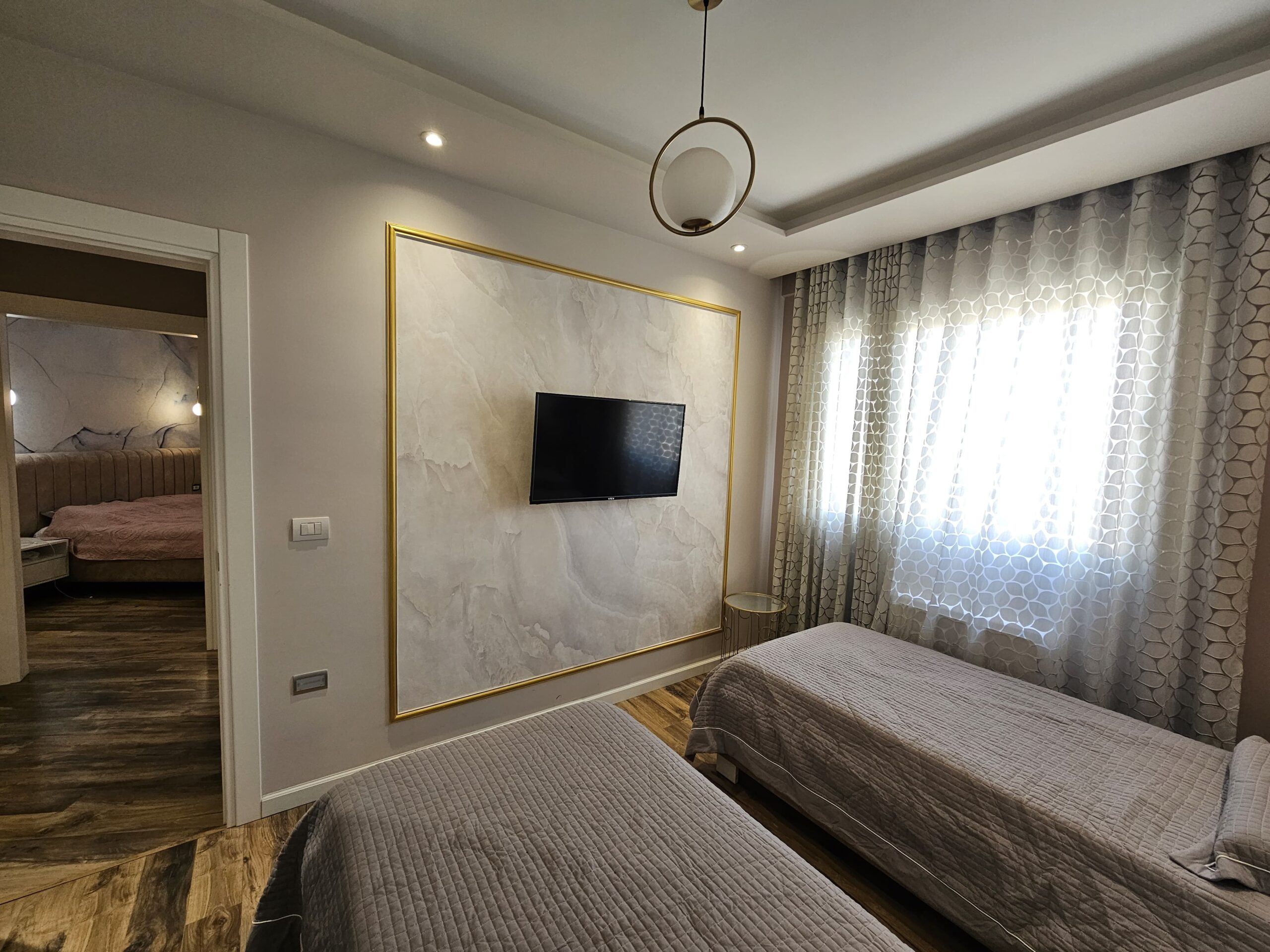 Luksusowy  Apartament z dwoma sypialniami i garażem- Wlora