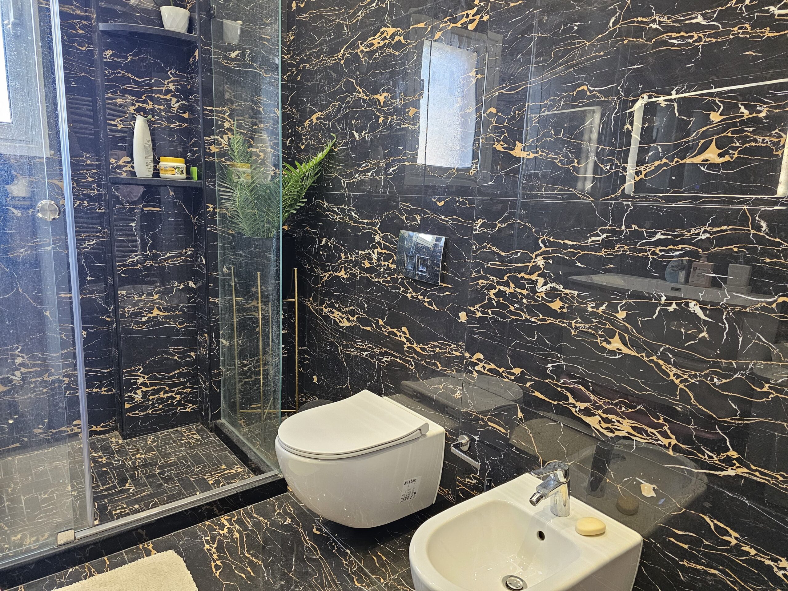 Luksusowy  Apartament z dwoma sypialniami i garażem- Wlora