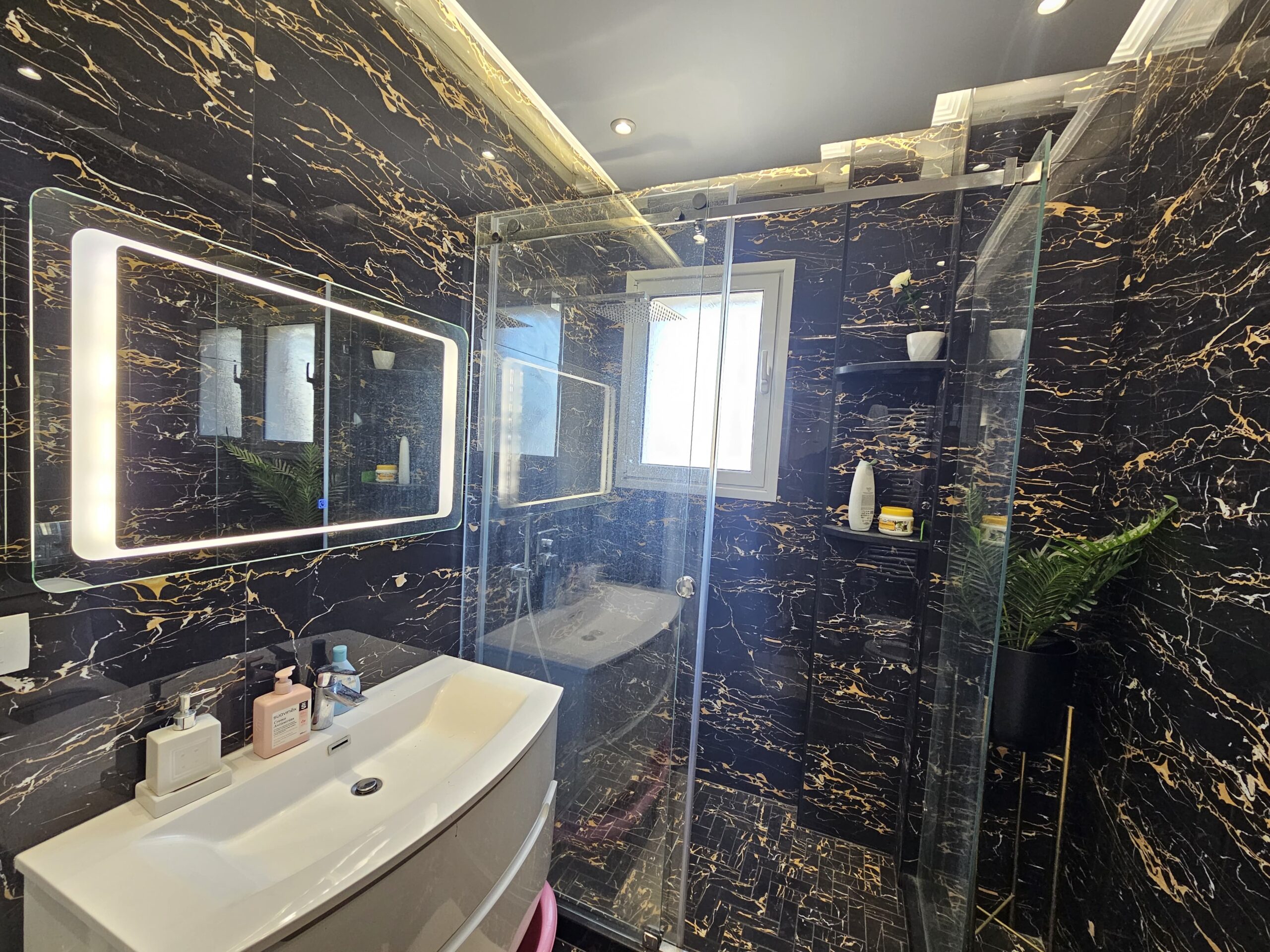 Luksusowy  Apartament z dwoma sypialniami i garażem- Wlora