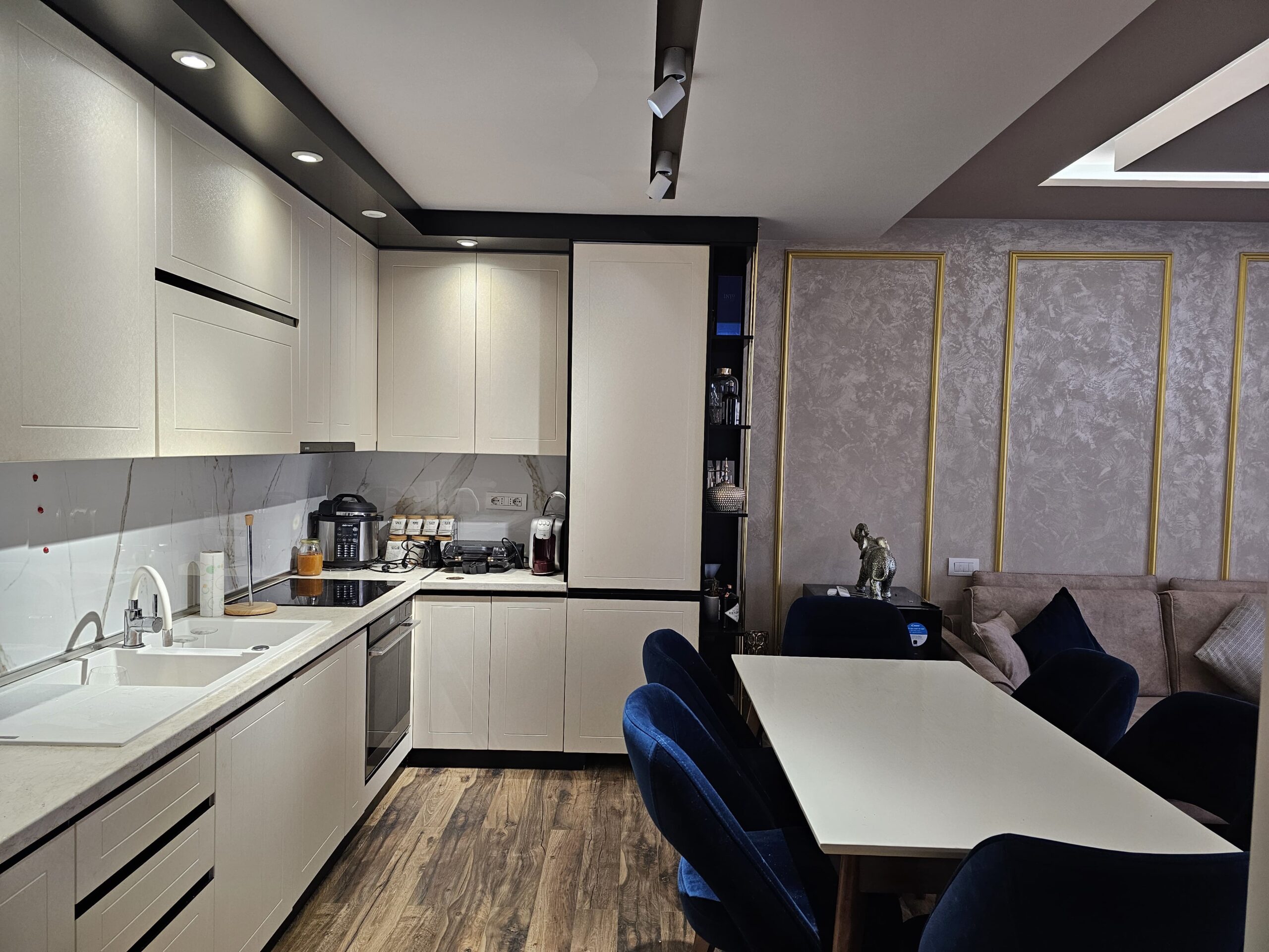 Luksusowy  Apartament z dwoma sypialniami i garażem- Wlora
