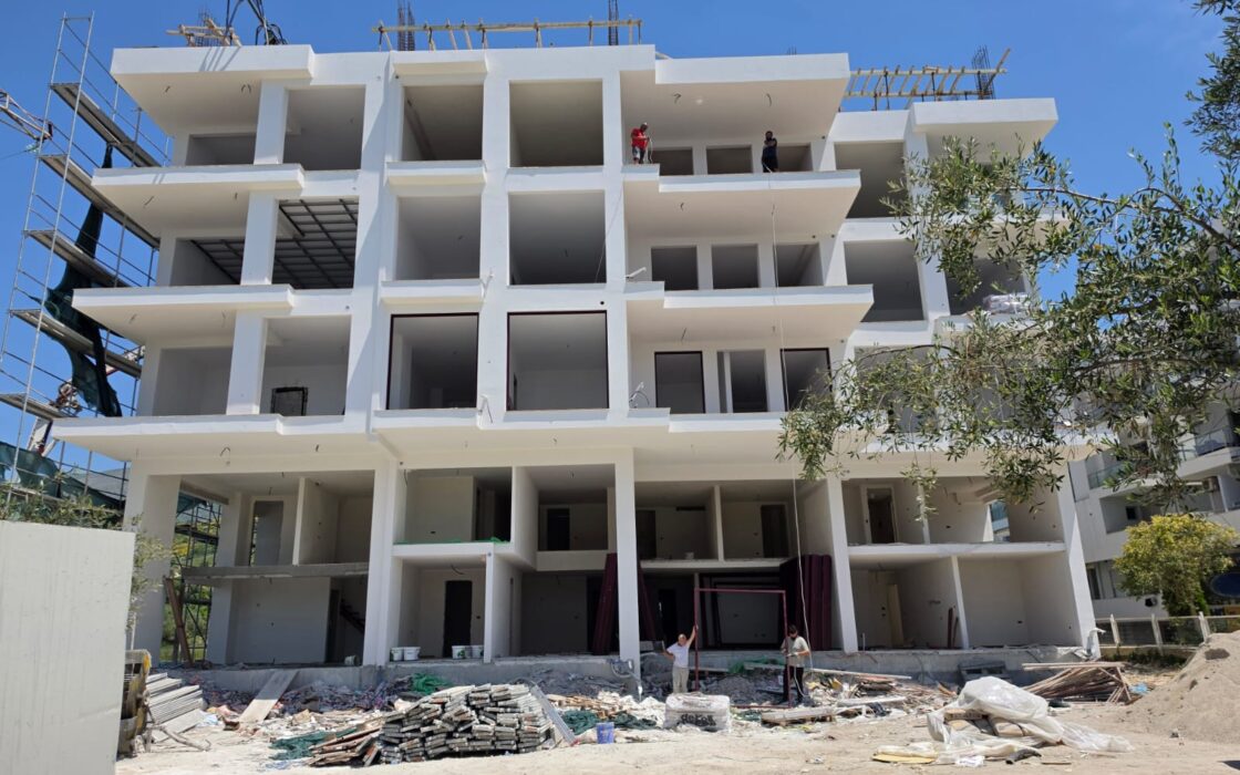2-pokojowy apartament z basenem – Radhimë przy Lungomare 3, Wlora