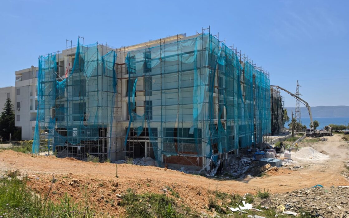 2-pokojowy apartament z basenem – Radhimë przy Lungomare 3, Wlora