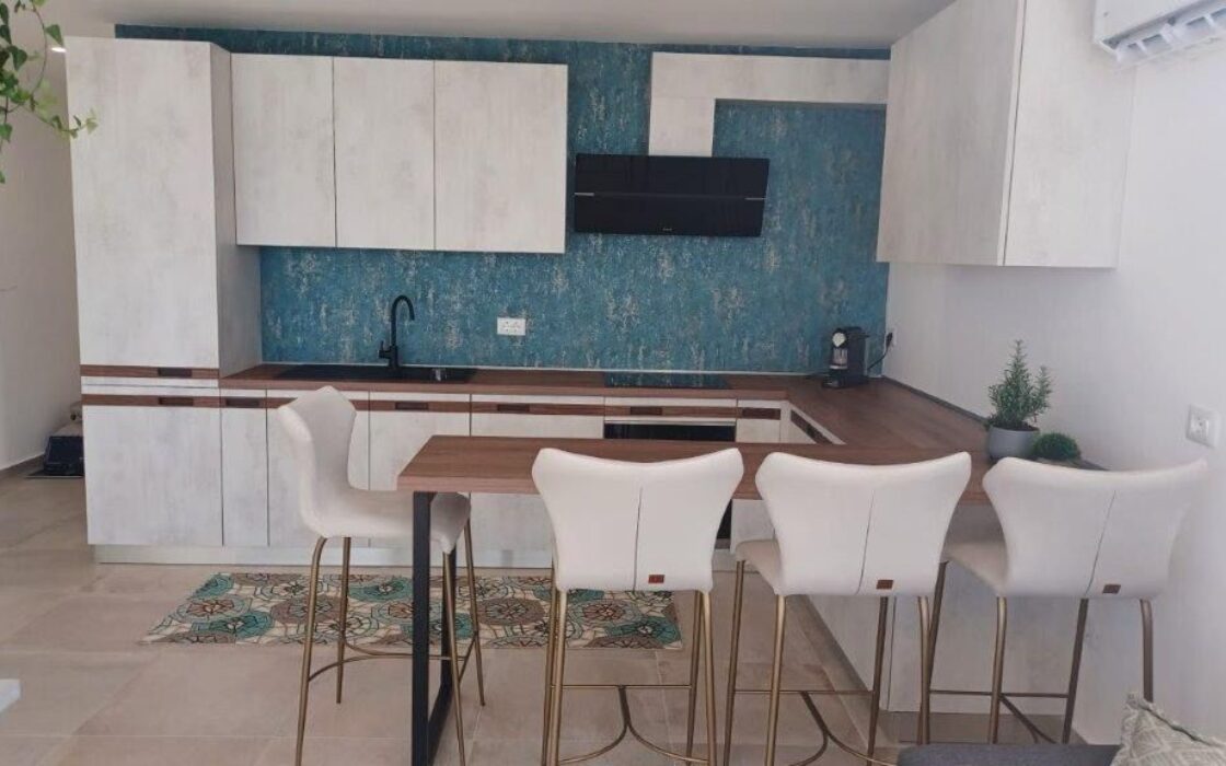 Panoramiczny apartament 140 m2 z tarasem 35 m² – Cold Water / Lungomare 2, Wlora