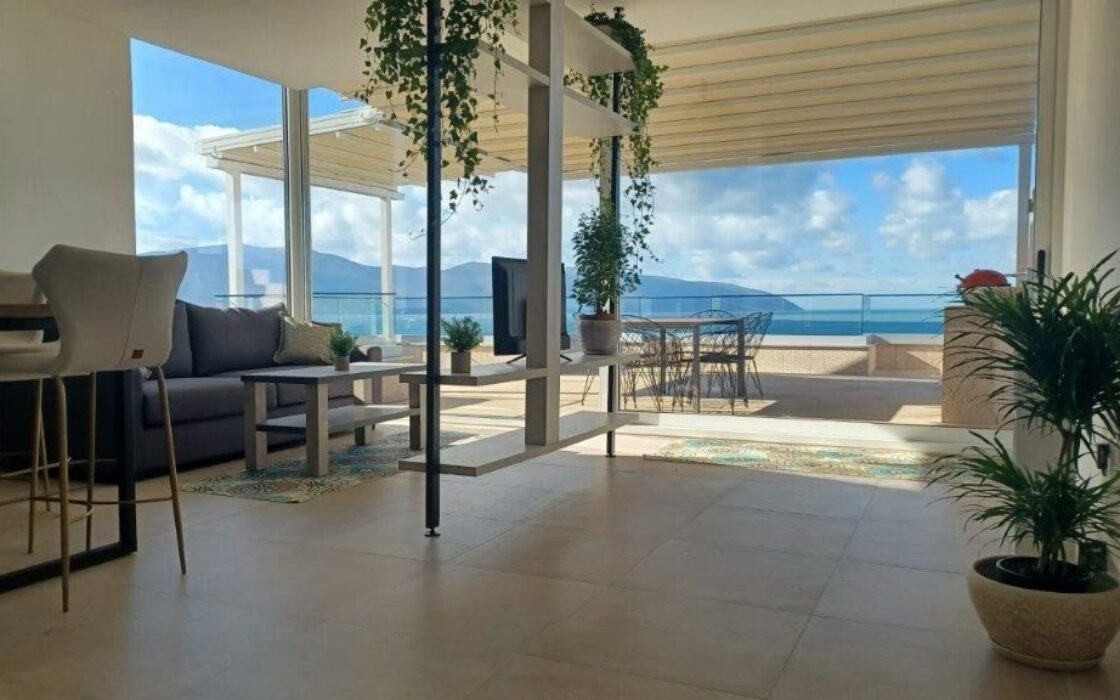 Panoramiczny apartament 140 m2 z tarasem 35 m² – Cold Water / Lungomare 2, Wlora