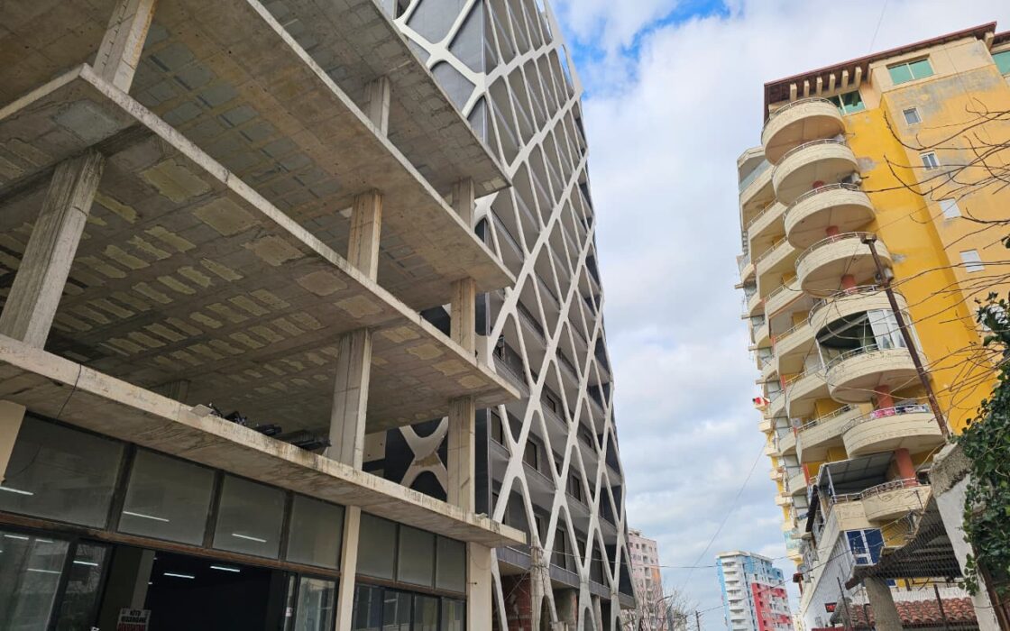 Przestronny 2-pokojowy apartament 80m2 w 2. Linii Brzegowej – Obok Vlora Marina, Wlora