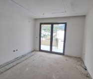 Nowy 2-pokojowy apartament z balkonem w stanie deweloperskim – Lungomare, Wlora
