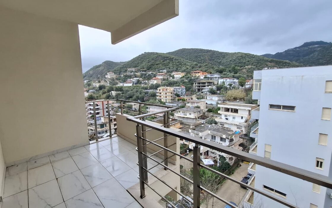 Nowy 2-pokojowy apartament z balkonem w stanie deweloperskim – Lungomare, Wlora