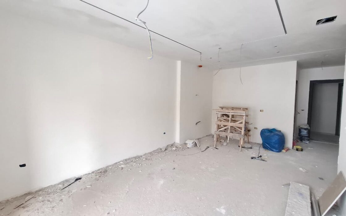Nowy 2-pokojowy apartament z balkonem w stanie deweloperskim – Lungomare, Wlora