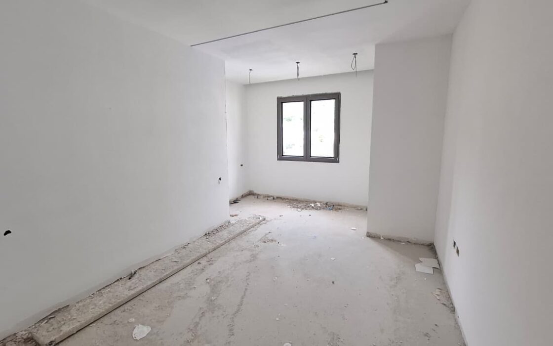 Nowy 2-pokojowy apartament z balkonem w stanie deweloperskim – Lungomare, Wlora