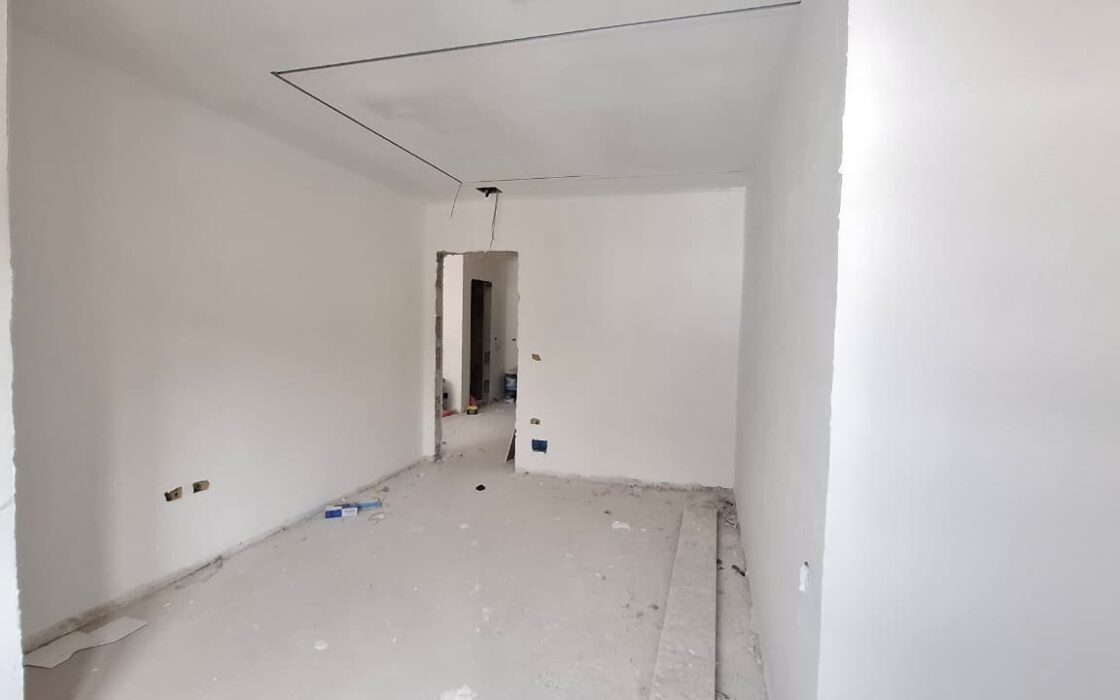 Nowy 2-pokojowy apartament z balkonem w stanie deweloperskim – Lungomare, Wlora