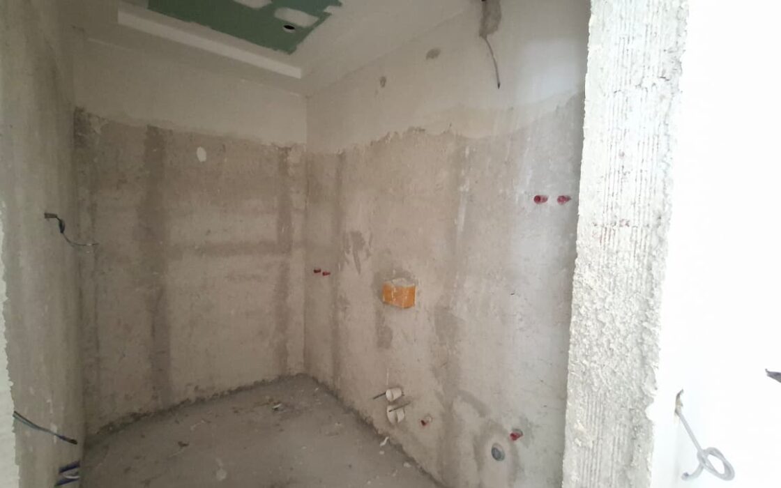 Nowy 2-pokojowy apartament z balkonem w stanie deweloperskim – Lungomare, Wlora