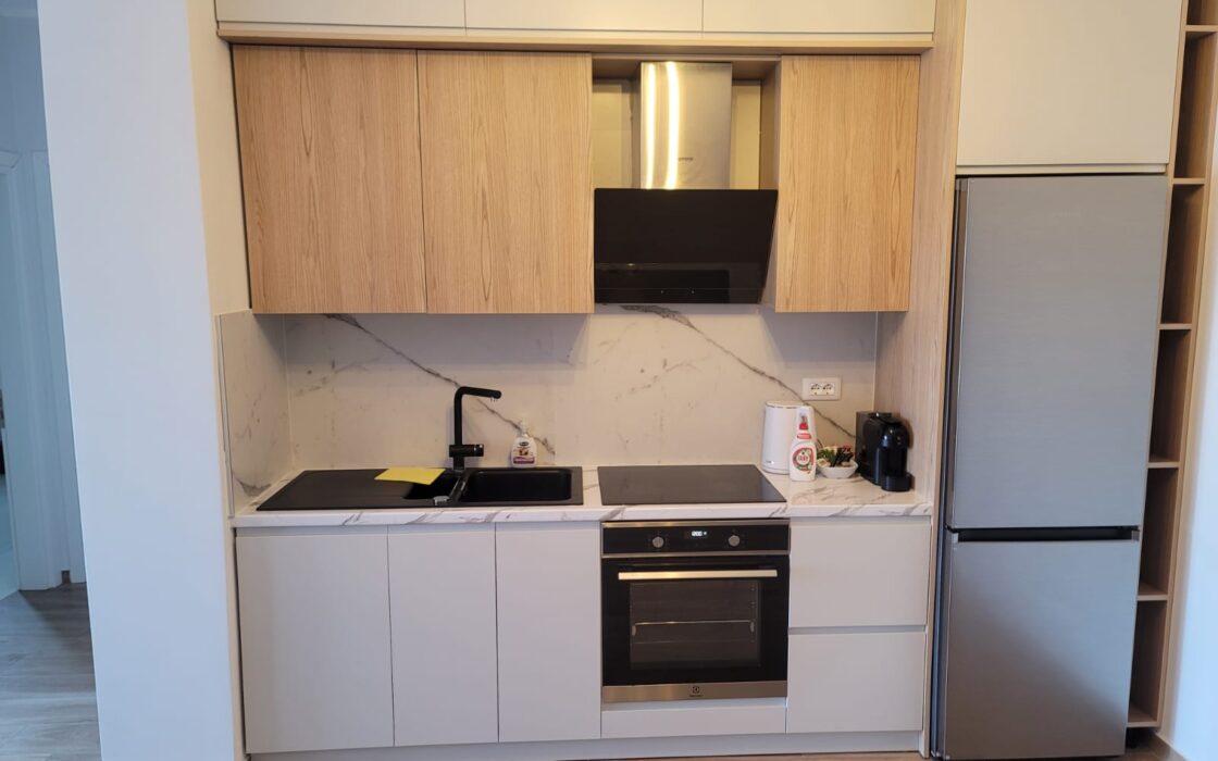 Nowoczesny 2-pokojowy apartament z werandą – Lungomare, Wlora
