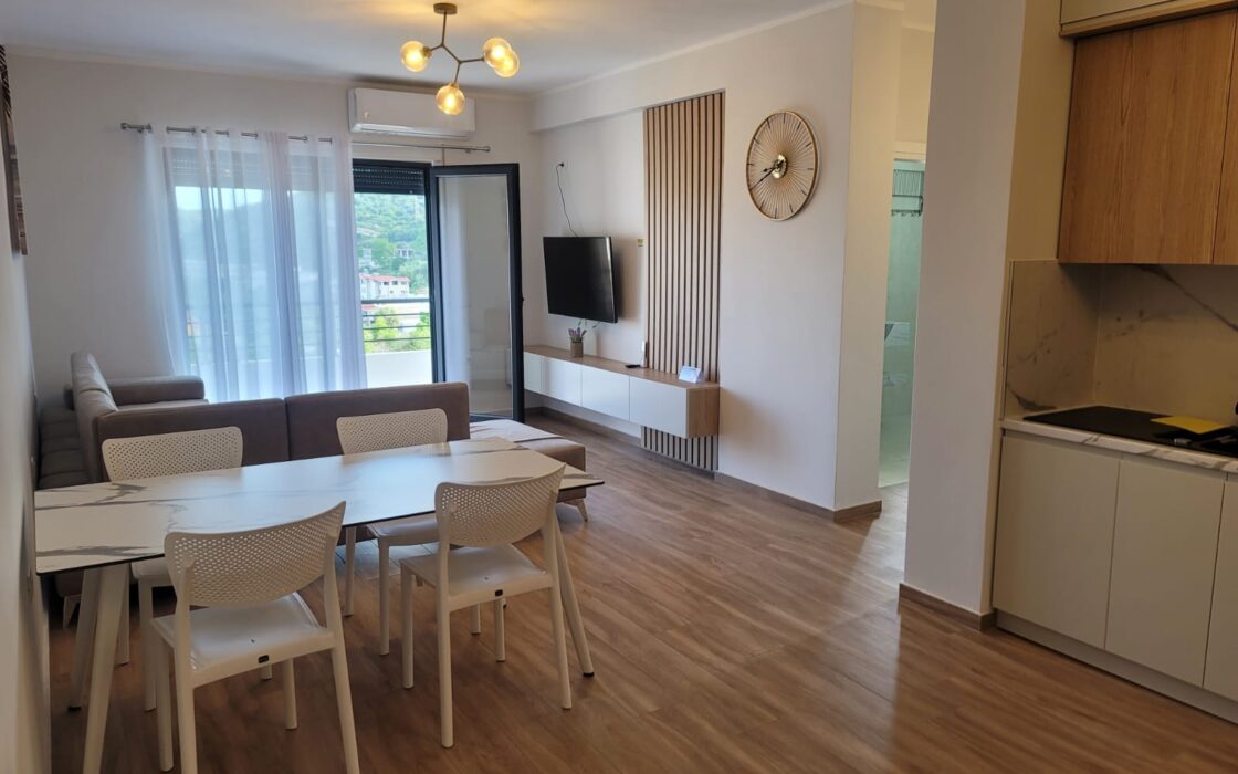 Nowoczesny 2-pokojowy apartament z werandą – Lungomare, Wlora