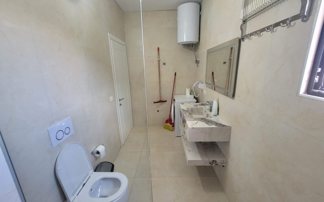 Nowoczesny 2-pokojowy apartament z werandą – Lungomare, Wlora