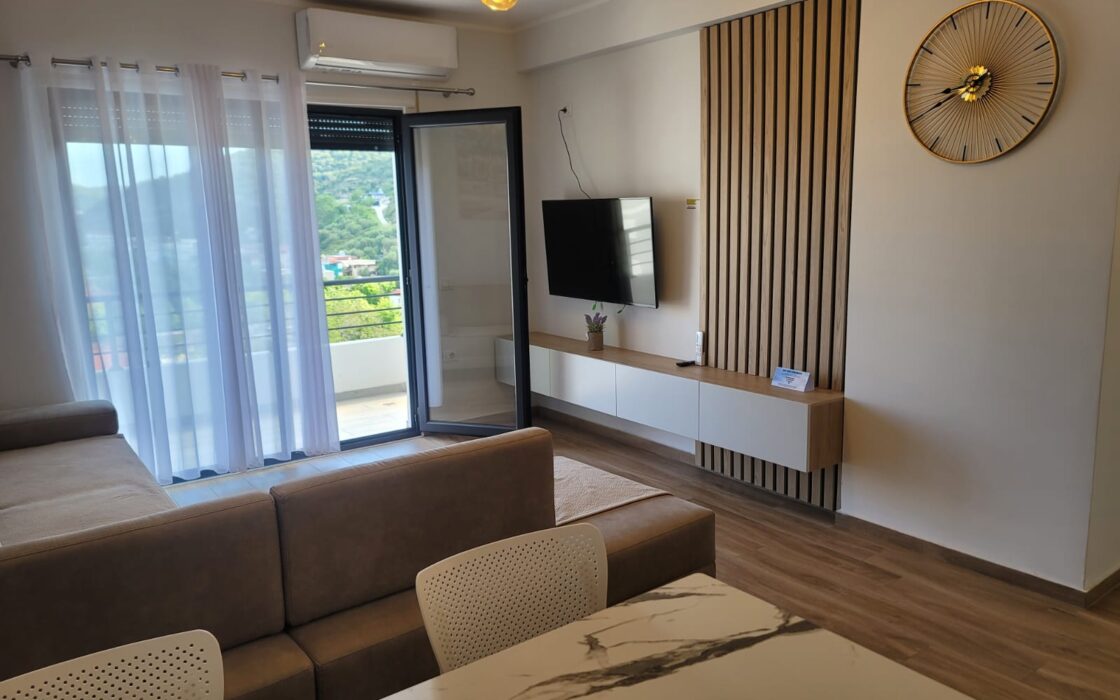 Nowoczesny 2-pokojowy apartament z werandą – Lungomare, Wlora