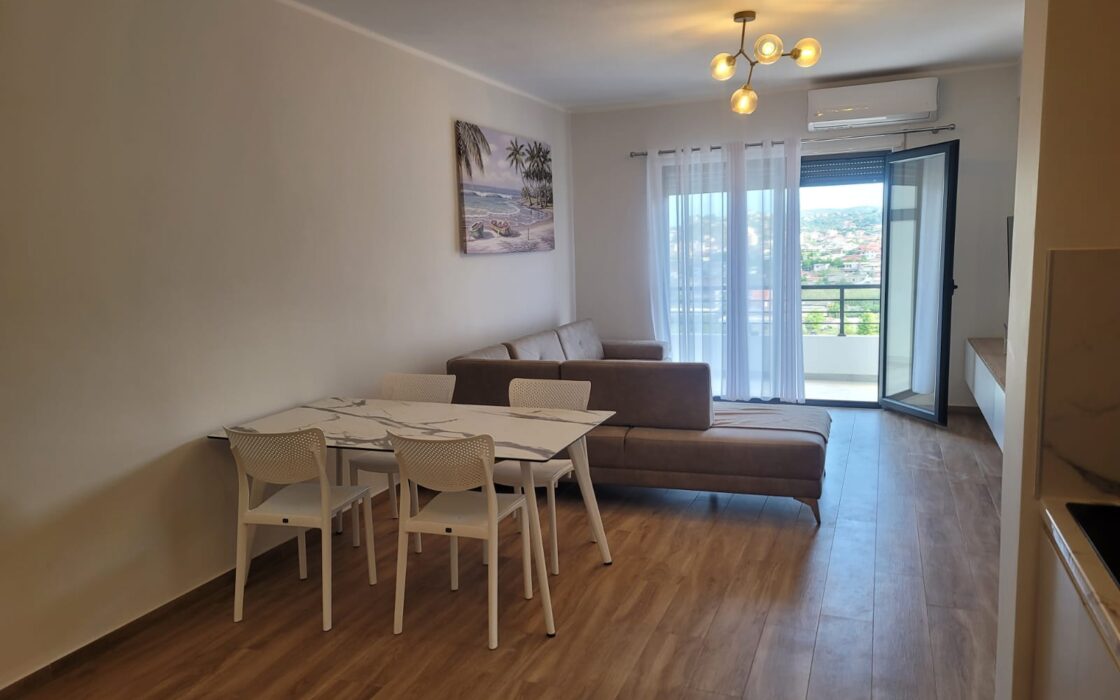 Nowoczesny 2-pokojowy apartament z werandą – Lungomare, Wlora