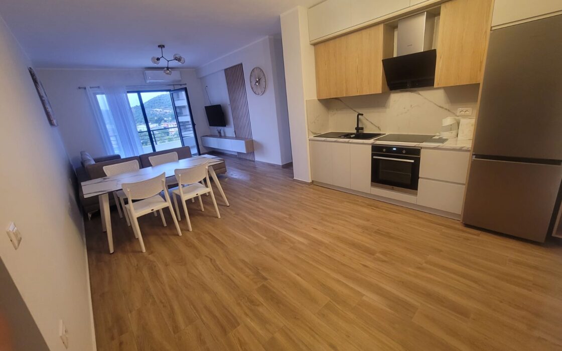 Nowoczesny 2-pokojowy apartament z werandą – Lungomare, Wlora