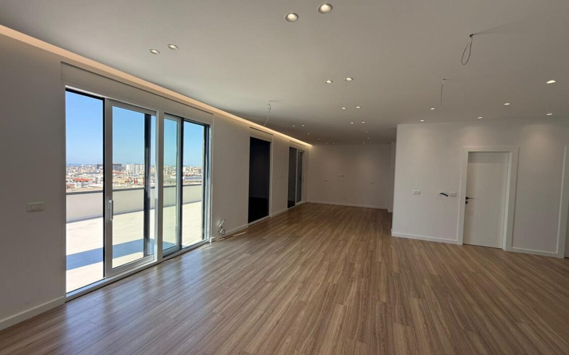 Penthouse z  werandą 43m2 i widokiem na morze oraz góry – Lungomare, Wlora