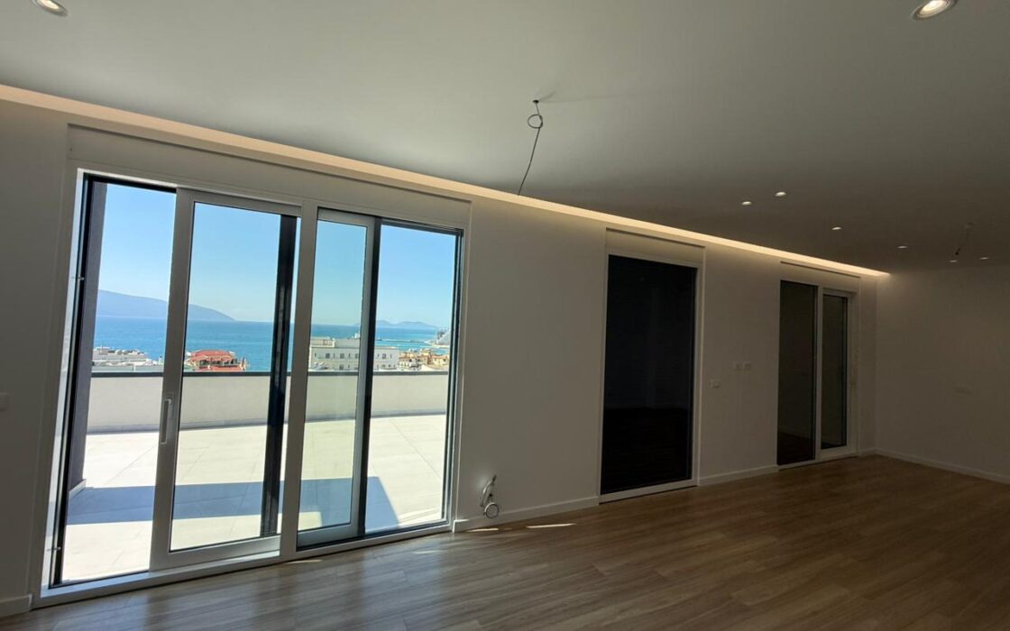 Penthouse z  werandą 43m2 i widokiem na morze oraz góry – Lungomare, Wlora