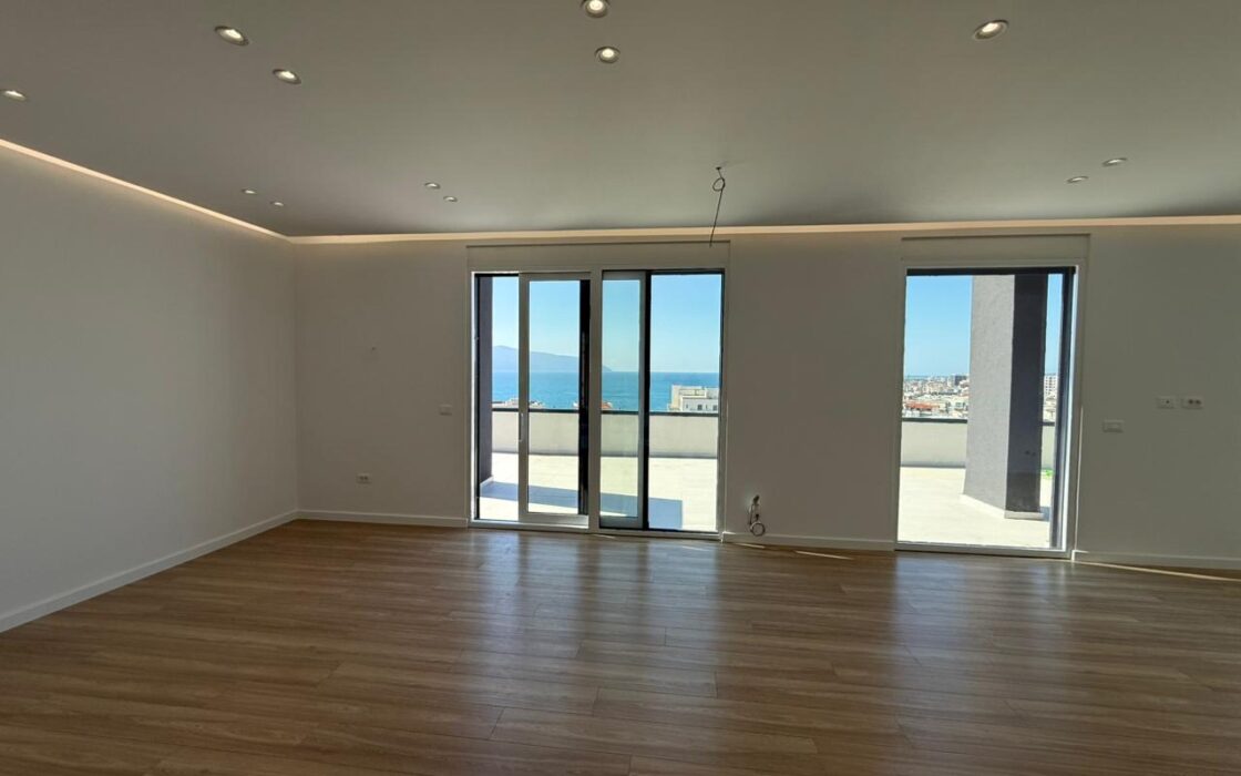 Penthouse z  werandą 43m2 i widokiem na morze oraz góry – Lungomare, Wlora