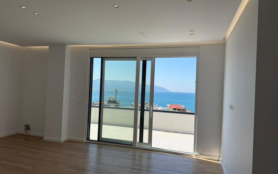 Penthouse z  werandą 43m2 i widokiem na morze oraz góry – Lungomare, Wlora