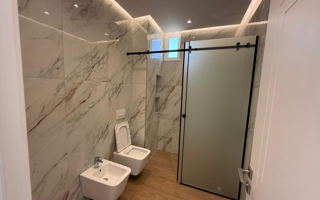 Penthouse z  werandą 43m2 i widokiem na morze oraz góry – Lungomare, Wlora