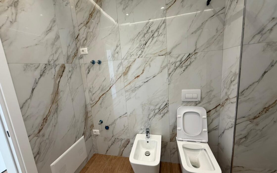 Penthouse z  werandą 43m2 i widokiem na morze oraz góry – Lungomare, Wlora