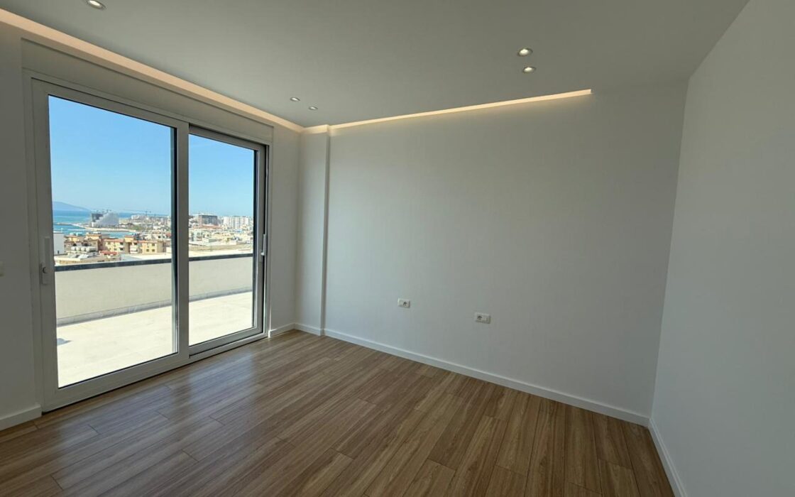 Penthouse z  werandą 43m2 i widokiem na morze oraz góry – Lungomare, Wlora