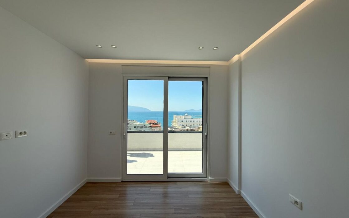Penthouse z  werandą 43m2 i widokiem na morze oraz góry – Lungomare, Wlora