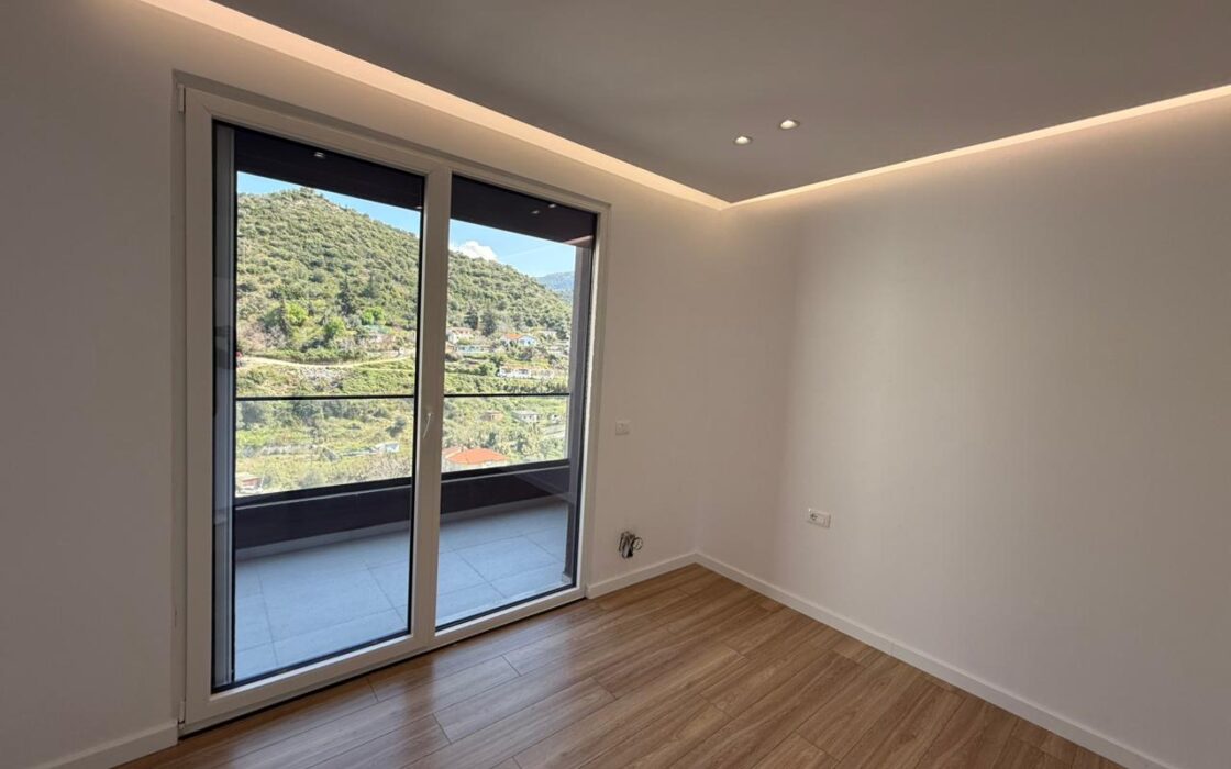 Penthouse z  werandą 43m2 i widokiem na morze oraz góry – Lungomare, Wlora