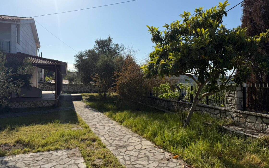 Dom 187m2 z ogrodem 1000 m2- Wlora