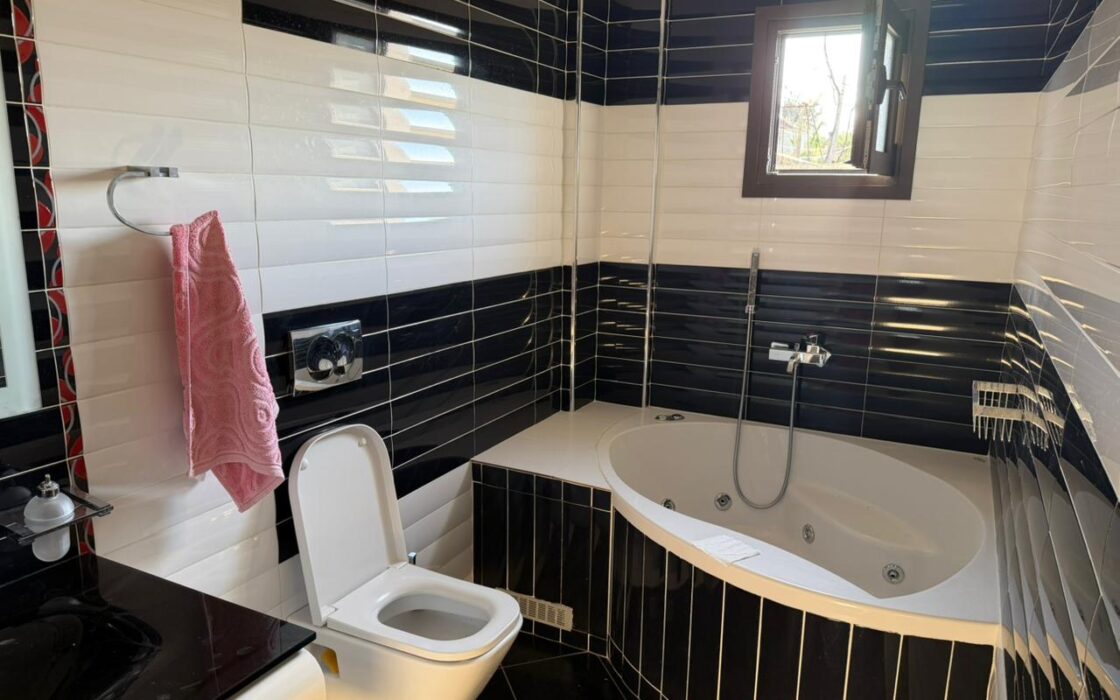 Dom 187m2 z ogrodem 1000 m2- Wlora