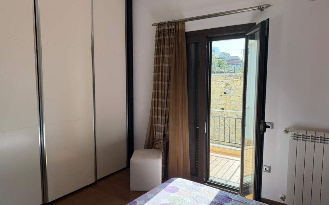Dom 187m2 z ogrodem 1000 m2- Wlora