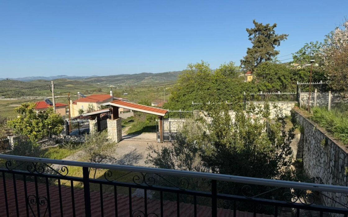 Dom 187m2 z ogrodem 1000 m2- Wlora