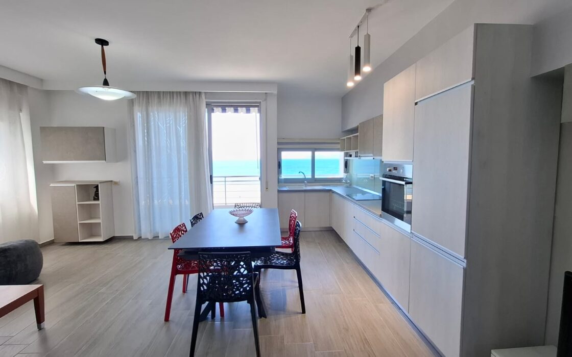 Panoramiczny 3-pokojowy apartament 116 m2 z widokiem na morze – 1. Linia Brzegowa przy Lungomare, Wlo