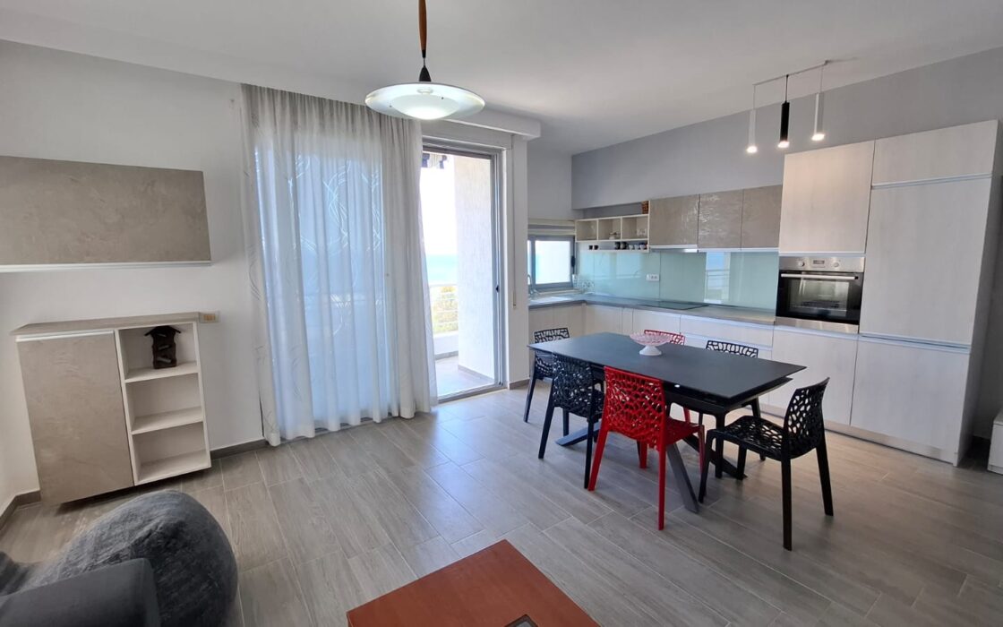 Panoramiczny 3-pokojowy apartament 116 m2 z widokiem na morze – 1. Linia Brzegowa przy Lungomare, Wlo