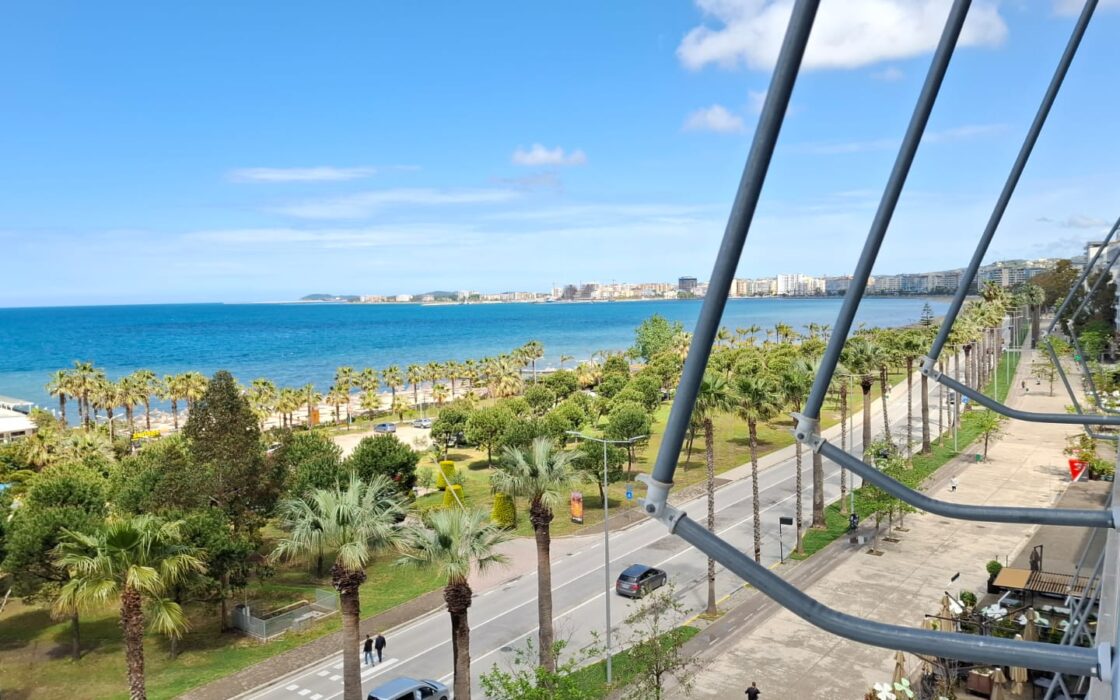 Panoramiczny 3-pokojowy apartament 116 m2 z widokiem na morze – 1. Linia Brzegowa przy Lungomare, Wlo