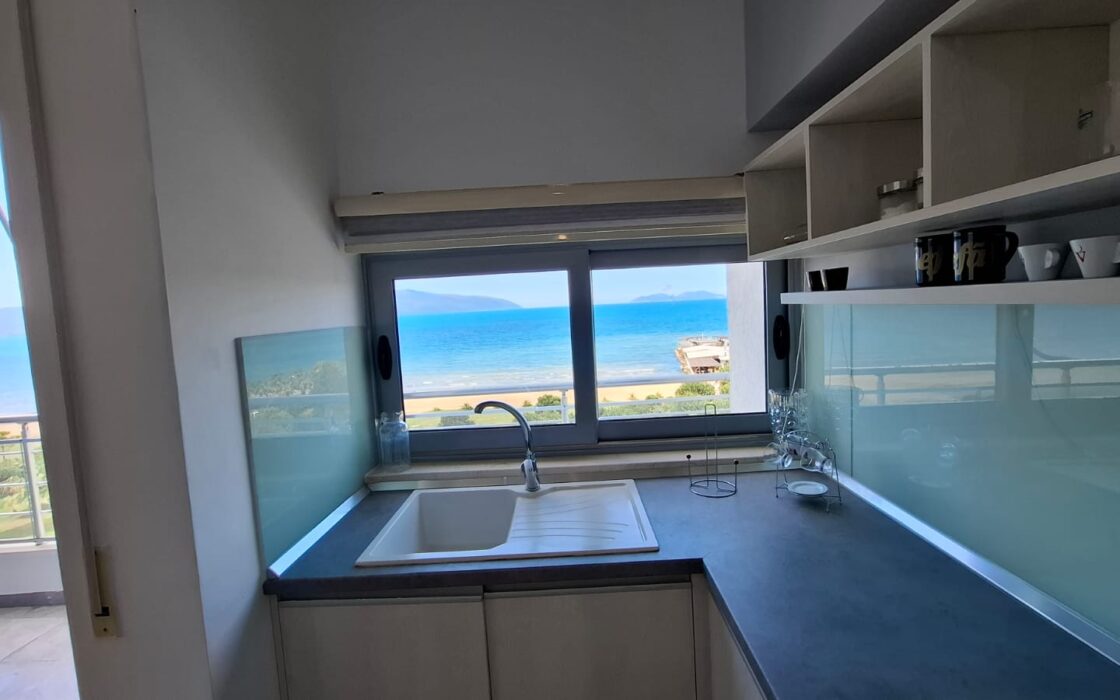 Panoramiczny 3-pokojowy apartament 116 m2 z widokiem na morze – 1. Linia Brzegowa przy Lungomare, Wlo