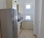 Słoneczny 2 pokojowy Apartament przy Plaży z Basenem – Radhimë