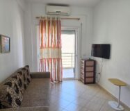 Słoneczny 2 pokojowy Apartament przy Plaży z Basenem – Radhimë