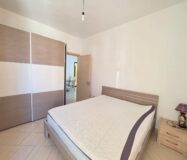 Słoneczny 2 pokojowy Apartament przy Plaży z Basenem – Radhimë