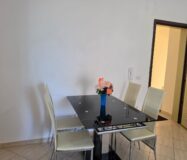 Słoneczny 2 pokojowy Apartament przy Plaży z Basenem – Radhimë