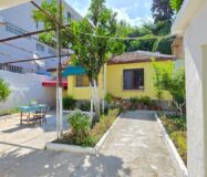 Parterowy dom 90m2 z zielonym ogrodem 249m2 – dzielnica historyczna, Wlora