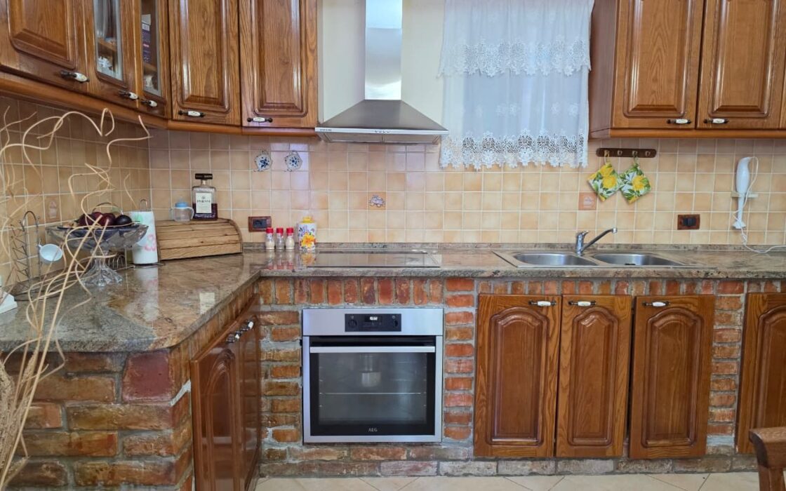 Dom Szeregowy 156 m2 z Ogrodem – Stara Plaża, Wlora