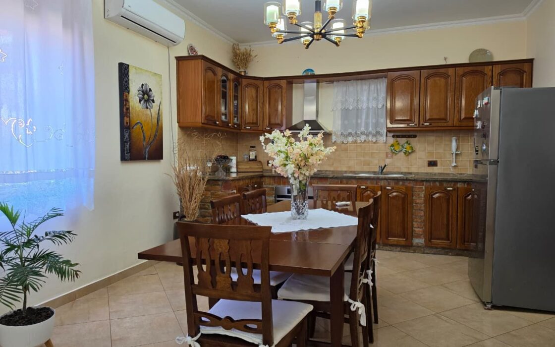 Dom Szeregowy 156 m2 z Ogrodem – Stara Plaża, Wlora