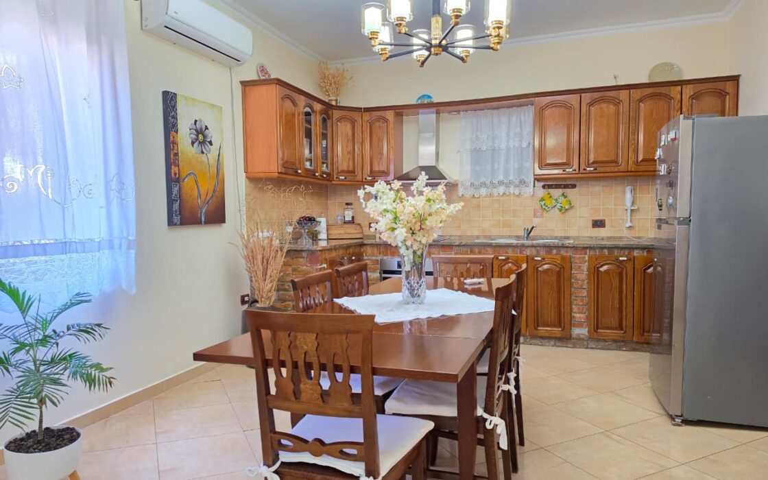 Dom Szeregowy 156 m2 z Ogrodem – Stara Plaża, Wlora